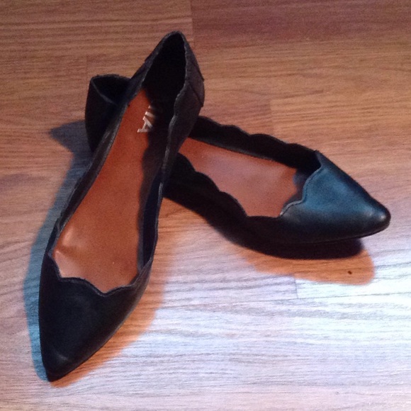 mia scalloped flats